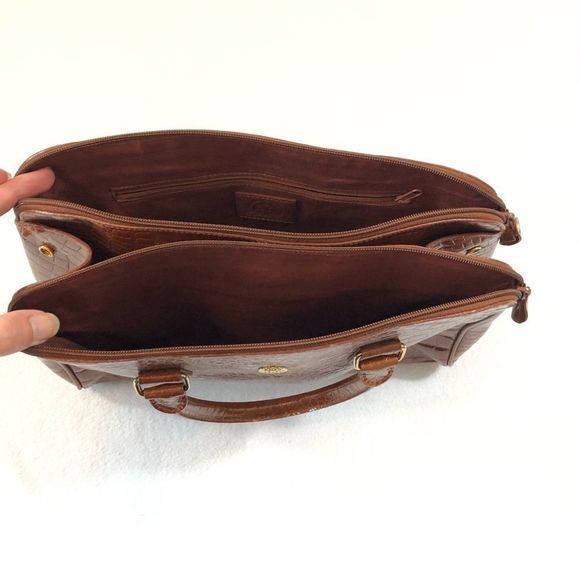 Wathne Medallion Brown Embossed Leather Handbag - Picture 4 of 7